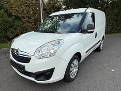 Weiß Gebraucht 2017 Opel Combo Van / Kleinbus | 5.999 € (Guter Preis)