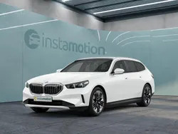 Weiß Gebraucht 2024 BMW i5 M Sport Limousine | 60.799 €