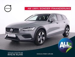 Grau Gebraucht 2023 Volvo V60 CC Plus Kombi | 41.990 € (Fairer Preis)