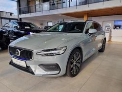Schwarz (onyx black metallic) Neu 2025 Volvo V60 Core Kombi | 67.290 €