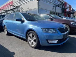 Modra denim/denim blau Gebraucht 2014 Skoda Octavia Ambition Kombi | 8.800 € (Fairer Preis)