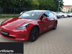 Rot Gebraucht 2022 Tesla Model 3 Long Range Limousine | 29.100 € (Etwas zu teuer)