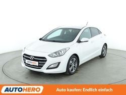 Weiß Gebraucht 2017 Hyundai i30 Passion Limousine | 10.570 € (Fairer Preis)