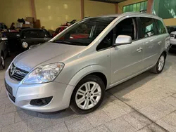 Silber Gebraucht 2010 Opel Zafira Innovation Van / Kleinbus | 4.450 € (Fairer Preis)