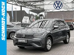 Grau Gebraucht 2024 VW Tiguan Allspace Life SUV | 34.440 € (Fairer Preis)