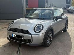 Silber Gebraucht 2024 Mini Cooper Kleinwagen | 27.300 € (Fairer Preis)
