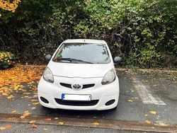Weiß Gebraucht 2009 Toyota Aygo Kleinwagen | 1.200 € (Guter Preis)