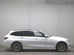 Mineralweiss metallic Gebraucht 2022 BMW 320 Shadowline Kombi | 23.380 € (Superpreis)