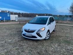 Weiß Gebraucht 2016 Opel Zafira Tourer Edition Van / Kleinbus | 7.000 € (Guter Preis)