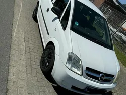 Weiß Gebraucht 2004 Opel Meriva Van / Kleinbus | 600 € (Superpreis)