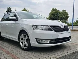 Weiß Gebraucht 2015 Skoda Rapid Style Limousine | 11.990 €