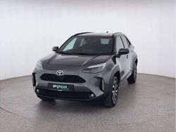 Grau (metallic) Gebraucht 2024 Toyota Yaris Hybrid SUV | 25.470 €