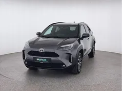 Grau (metallic) Gebraucht 2024 Toyota Yaris Hybrid SUV | 25.970 € (Fairer Preis)