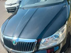 Schwarz Gebraucht 2012 Skoda Octavia Kombi | 3.850 € (Superpreis)