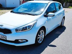 Weiß Gebraucht 2013 Kia Ceed Limousine | 5.150 € (Fairer Preis)