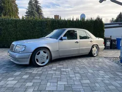Silber Gebraucht 1995 Mercedes E420 Limousine | 11.550 €