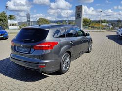 Grau Gebraucht 2018 Ford Focus ST-Line Kombi | 14.900 € (Fairer Preis)