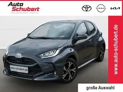 Grau Neu 2025 Toyota Yaris Hybrid Kleinwagen | 29.840 € (Teuer)