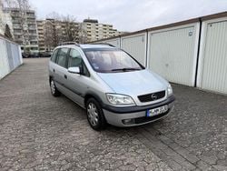 Grau Gebraucht 2001 Opel Zafira Elegance Van / Kleinbus | 2.499 € (Fairer Preis)