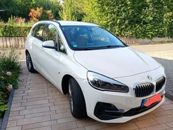 Weiß Gebraucht 2018 BMW 225 Active Tourer iPerformance Van / Kleinbus | 17.999 € (Fairer Preis)