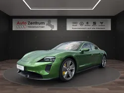 Grün Gebraucht 2021 Porsche Taycan Limousine | 89.970 €