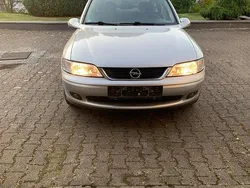 Silber Gebraucht 2001 Opel Vectra Kleinwagen | 749 €