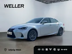 Weiss Gebraucht 2019 Lexus IS300h Luxury Line Limousine | 30.890 € (Etwas zu teuer)