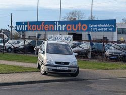 Grau Gebraucht 2003 Opel Zafira Executive Van / Kleinbus | 2.999 € (Etwas zu teuer)