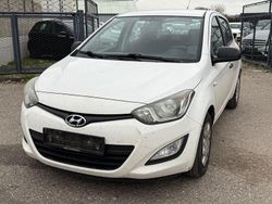Weiß Gebraucht 2013 Hyundai i20 Life Limousine | 2.999 € (Fairer Preis)