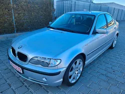 Silber Gebraucht 2002 BMW 330 M Sport Limousine | 12.400 €