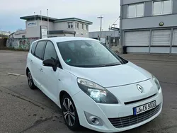 Weiß Gebraucht 2011 Renault Scénic III Bose Edition Van / Kleinbus | 3.999 € (Etwas zu teuer)