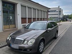 Grau Gebraucht 2009 Mercedes E200 Kombi | 4.900 €