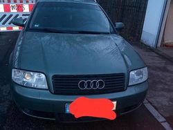 Grün Gebraucht 2001 Audi A6 Kombi | 4.000 €