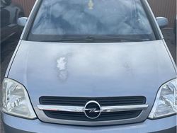 Grau Gebraucht 2004 Opel Meriva Van / Kleinbus | 1.850 € (Fairer Preis)