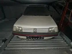 Weiß Gebraucht 1991 Peugeot 205 Kleinwagen | 2.000 €
