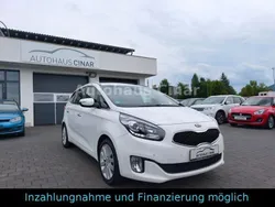 Weiß Gebraucht 2016 Kia Carens 2 Van / Kleinbus | 9.990 € (Guter Preis)