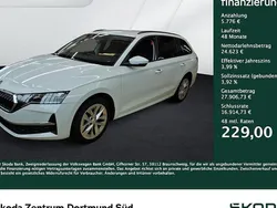 Weiß Gebraucht 2024 Skoda Octavia Selection Kombi | 30.399 € (Fairer Preis)
