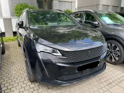 Schwarz schwarz perla nera/metallic klar (metallic) Gebraucht 2024 Peugeot 5008 GT Van / Kleinbus | 29.680 € (Superpreis)
