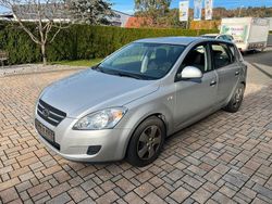 Silber Gebraucht 2008 Kia Ceed LX Kleinwagen | 2.750 € (Etwas zu teuer)