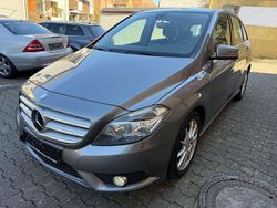 Mountaingrau met. Gebraucht 2014 Mercedes B180 Van / Kleinbus | 11.998 € (Fairer Preis)