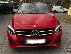 Rot Gebraucht 2015 Mercedes B180 Style Van / Kleinbus | 8.300 € (Superpreis)