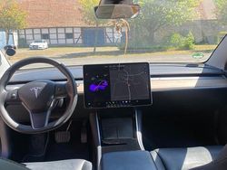 Weiß Gebraucht 2020 Tesla Model 3 Standard Range Plus Limousine | 22.900 € (Etwas zu teuer)