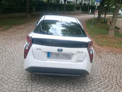 Weiß Gebraucht 2016 Toyota Prius Kleinwagen | 17.300 €