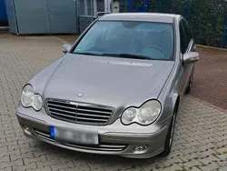 Silber Gebraucht 2004 Mercedes C180 Avantgarde Limousine | 2.500 €