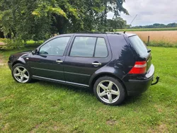 Schwarz Gebraucht 2003 VW Golf IV Kleinwagen | 1.450 € (Fairer Preis)
