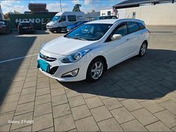 Weiß Gebraucht 2011 Hyundai i40 Kombi | 5.000 € (Fairer Preis)