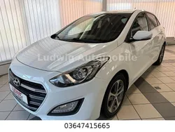 Weiß Gebraucht 2016 Hyundai i30 Passion Limousine | 8.980 € (Fairer Preis)