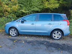 Blau Gebraucht 2010 Peugeot 5008 Platinum Van / Kleinbus | 7.800 €