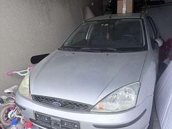 Grau Gebraucht 2004 Ford Focus Viva Limousine | 899 € (Fairer Preis)