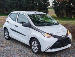 Weiß Gebraucht 2016 Toyota Aygo Kleinwagen | 6.500 € (Guter Preis)